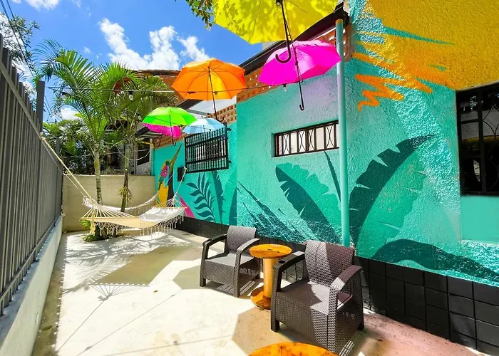 Baku Laureles Hostel